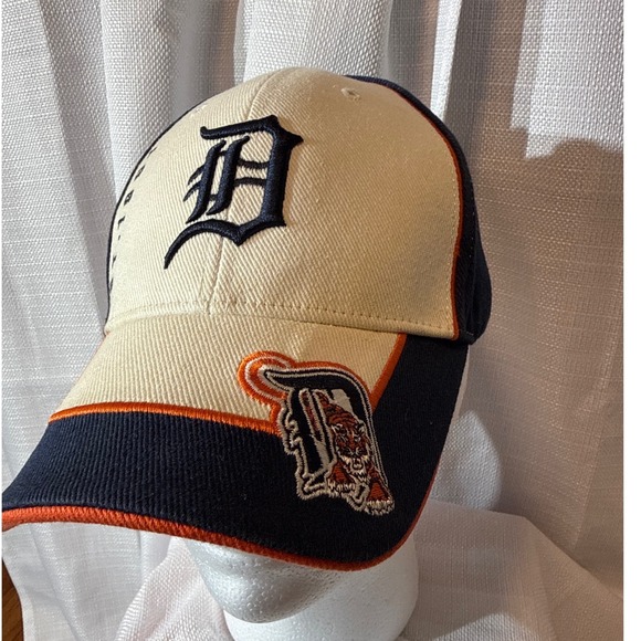 Detroit Tigers MLB Hat Fan Favorite Navy Cream Orange Adjustable Baseball Cap - Picture 2 of 8